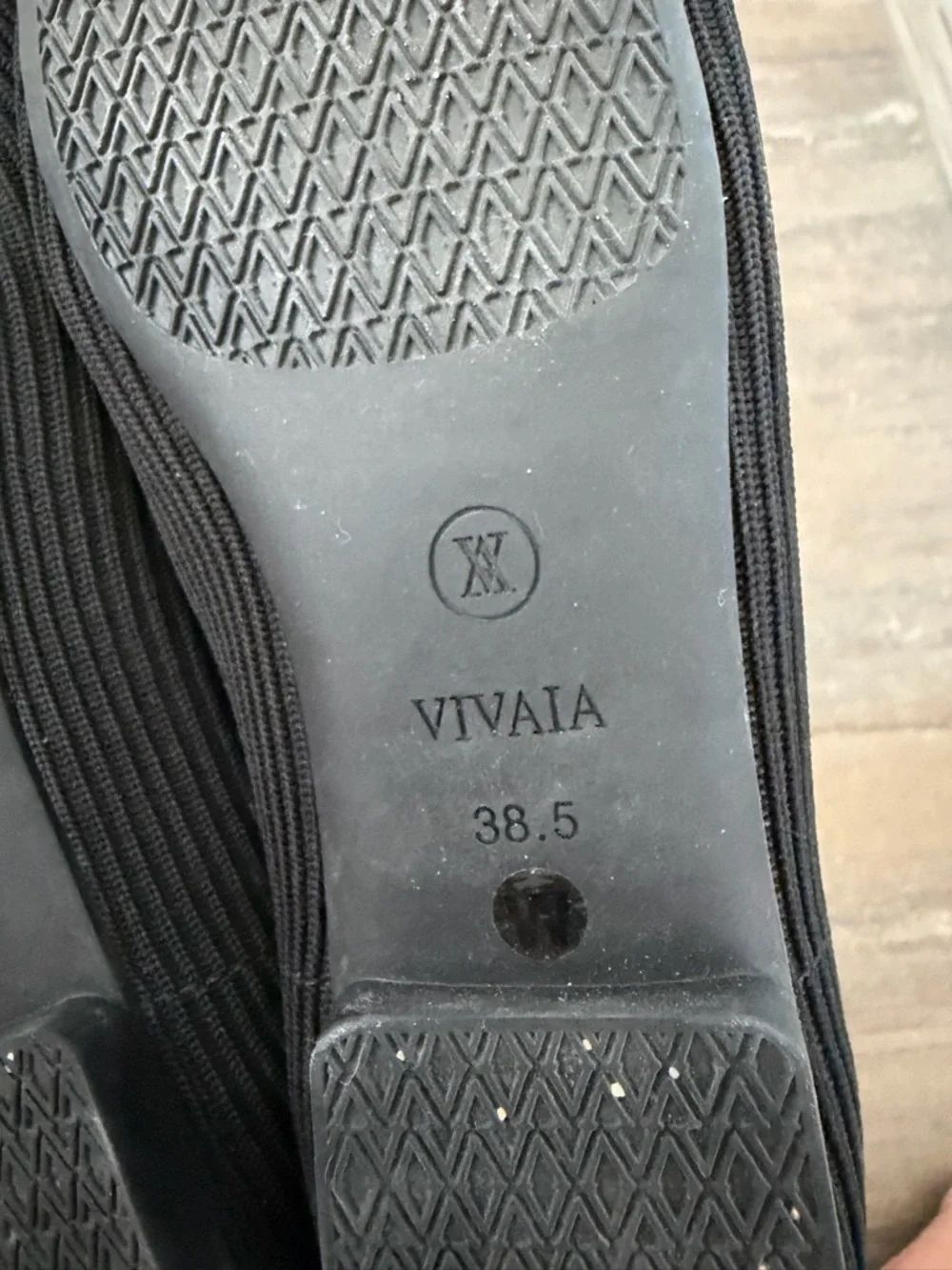 Vivaia Square-Toe V-Cut Flats Margot 2.0 size 7.5 (38.5)